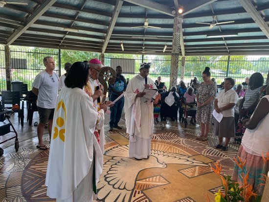 BathurstIsland Tiwis InstallationofParishPriest Niran 550