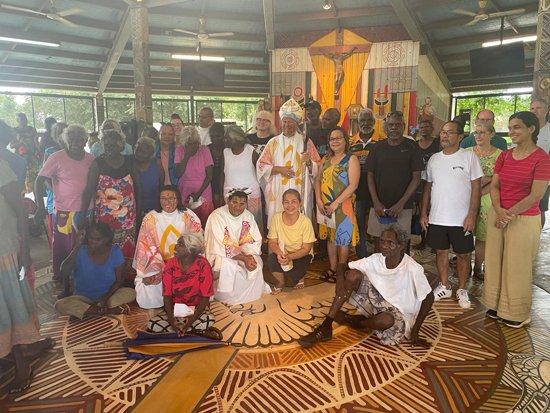 BathurstIsland Tiwis InstallationofParishPriest withparishioners 550